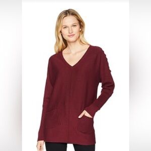 Women's V-Neck Sweater with pockets - Burgundy with weave detailing shoulders.